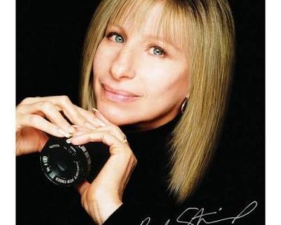 Barbara Streisand, un conejito (que no es Tarantini), Cristina Bergamini y pelota embocada.